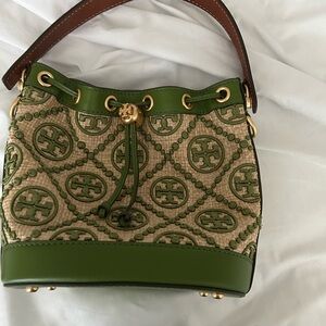 Tory Burch bucket bag barely used